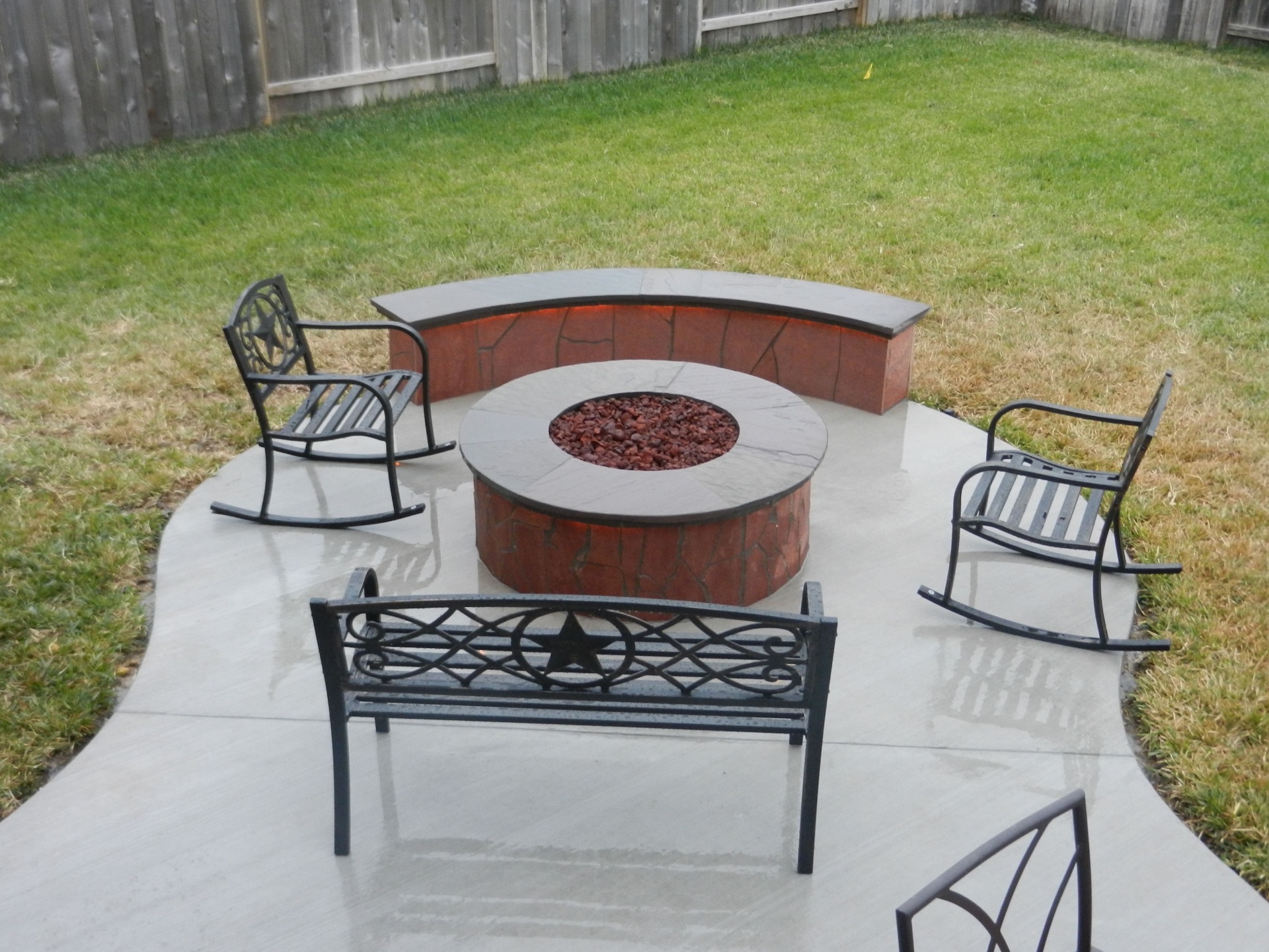 Flagstone fire pit with seating wall